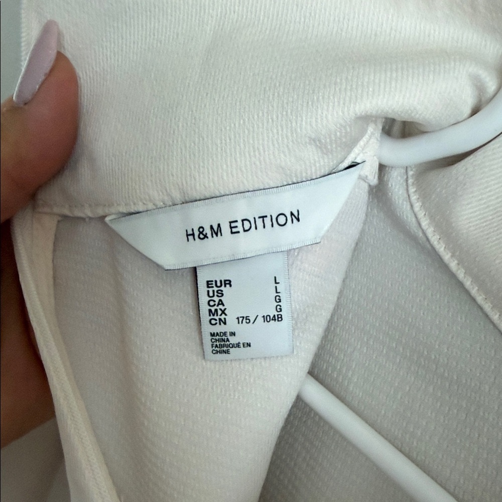 H&M Cream Long-Sleeve Blouse with Embellished Cuffs and Collar - Picture 6 of 6